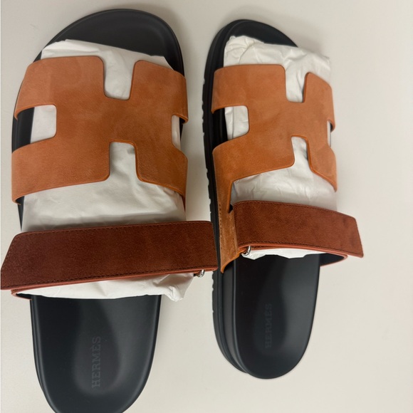 Hermes Chypre Sandals in Suede in colour Rose Bois de Santal/Rouge de Turin - Picture 5 of 5